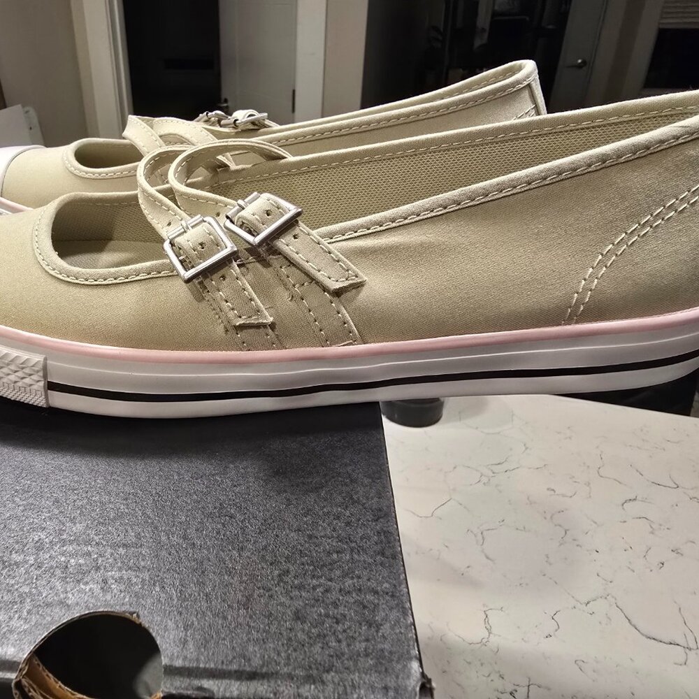 Woman's Shoes Converse Chuck Taylor All Star Dainty Mary Jane Ballet OLIVE 7.5